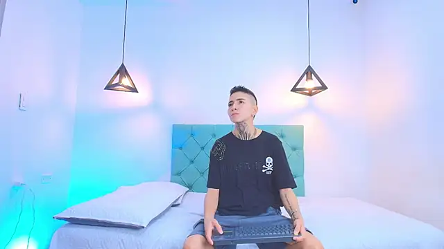 Tinny and Candy online show from 02/11/25, 01:20