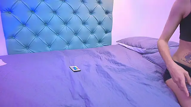 Tinny and Candy online show from 02/17/25, 04:37