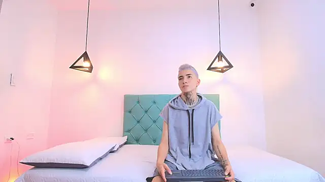 Tinny and Candy online show from 02/20/25, 01:08