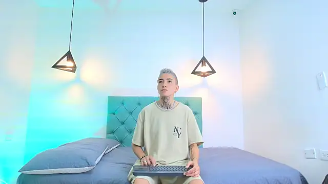 Tinny and Candy online show from 02/28/25, 01:03