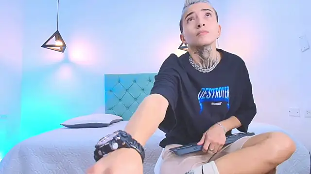 Tinny and Candy online show from 03/07/25, 01:07