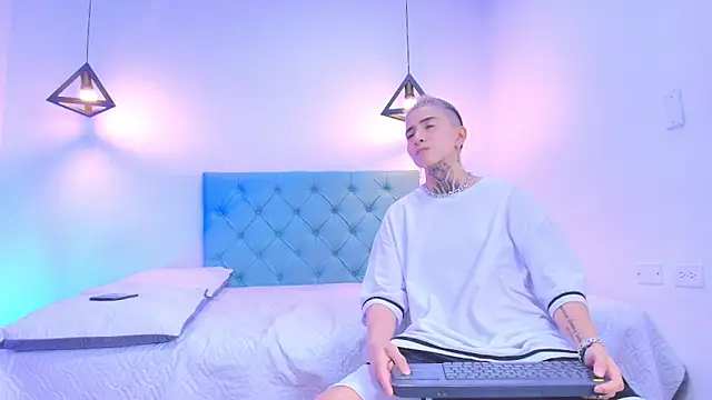 Tinny and Candy online show from 03/09/25, 02:10