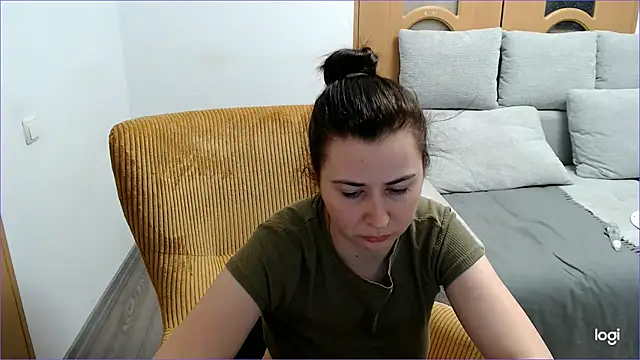 VioletaFlower7 online show from 04/15/26, 07:58