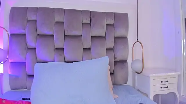 Ginger Violetta  online show from 04/09/26, 07:41