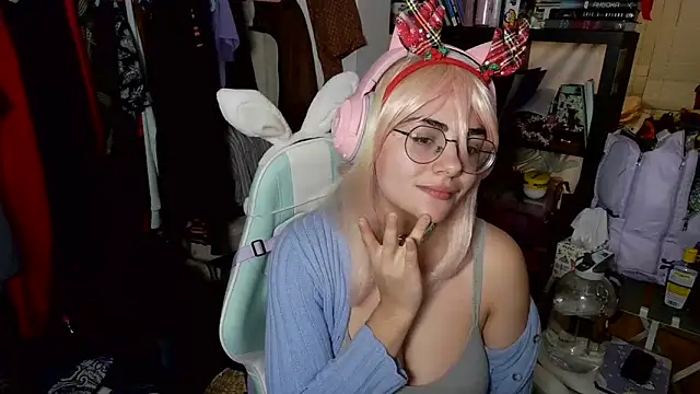 Snapshot of mochi_rainbow chatting on 12/22/24, 11:52 mochi rainbow online show from 12/22/24, 11:52