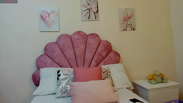 Snapshot of MilaaAdams chatting on 05/30/26, 11:29 MilaaAdams online show from 05/30/26, 11:29