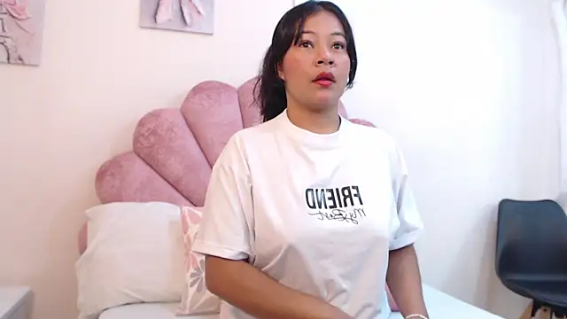 Snapshot of MilaaAdams chatting on 06/17/26, 11:12 MilaaAdams online show from 06/17/26, 11:12