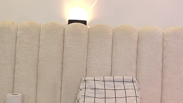 Juliabadlee online show from 11/22/25, 08:19