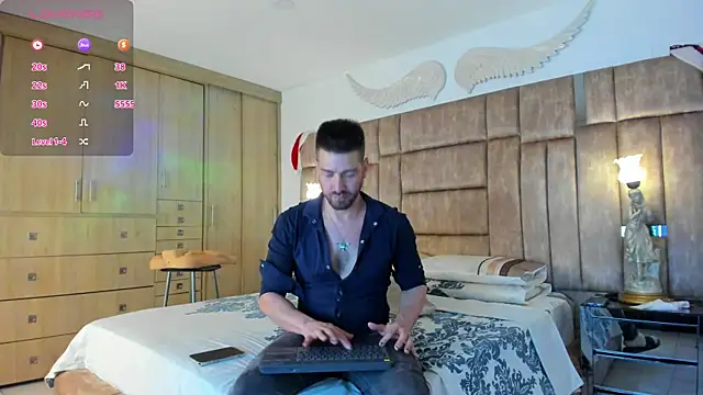 Snapshot of petterwilly1 chatting on 01/11/25, 04:14 petterwilly1 online show from 01/11/25, 04:14