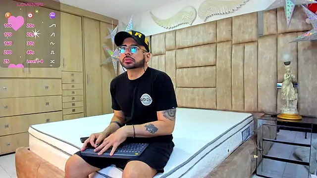 Snapshot of petterwilly1 chatting on 11/18/25, 11:15 petterwilly1 online show from 11/18/25, 11:15