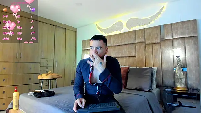 Snapshot of petterwilly1 chatting on 04/24/26, 03:03 petterwilly1 online show from 04/24/26, 03:03
