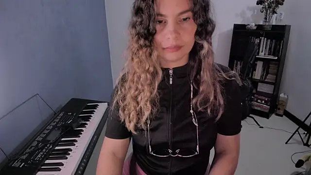 gigi stephans online show from 07/14/26, 01:52