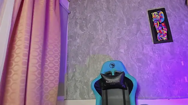 Snapshot of Mara_friendboy699 chatting on 01/24/25, 11:23 Mara friendboy699 online show from 01/24/25, 11:23