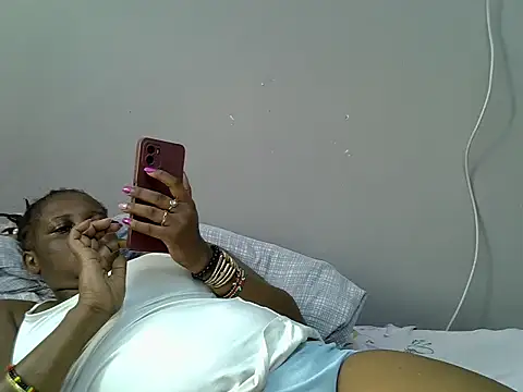 Snapshot of Hot_Caro chatting on 12/27/24, 01:07 Hot Caro online show from 12/27/24, 01:07