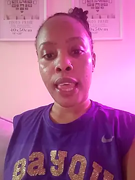R-thequeen online show from 05/15/26, 11:23