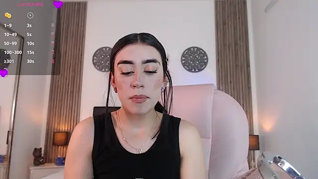 Snapshot of Julieta_De_Los_Angeles chatting on 12/28/24, 08:04 Julieta De Los Angeles online show from 12/28/24, 08:04