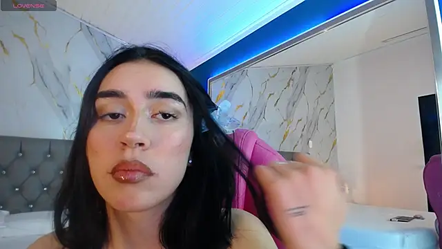 Snapshot of Julieta_De_Los_Angeles chatting on 01/20/25, 06:53 Julieta De Los Angeles online show from 01/20/25, 06:53