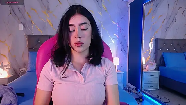 Snapshot of Julieta_De_Los_Angeles chatting on 02/05/25, 03:45 Julieta De Los Angeles online show from 02/05/25, 03:45