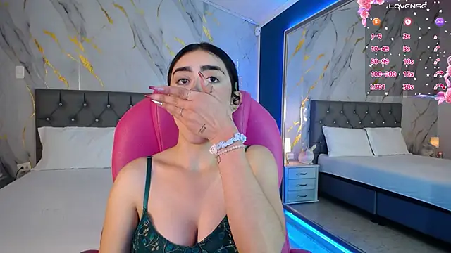 Snapshot of Julieta_De_Los_Angeles chatting on 02/11/25, 03:40 Julieta De Los Angeles online show from 02/11/25, 03:40