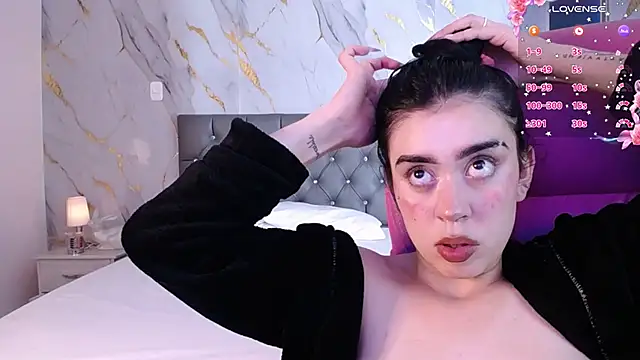 Snapshot of Julieta_De_Los_Angeles chatting on 02/12/25, 09:42 Julieta De Los Angeles online show from 02/12/25, 09:42