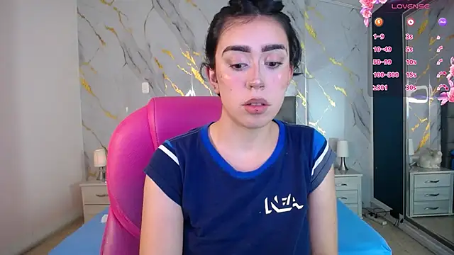 Snapshot of Julieta_De_Los_Angeles chatting on 02/18/25, 06:59 Julieta De Los Angeles online show from 02/18/25, 06:59