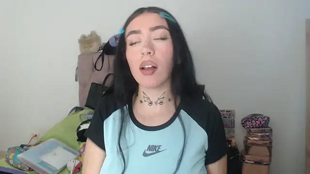 Julieta De Los Angeles online show from 04/01/26, 11:02