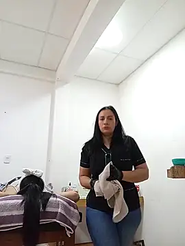 Snapshot of XGabrielaXX chatting on 11/17/25, 01:39 XGabrielaXX online show from 11/17/25, 01:39