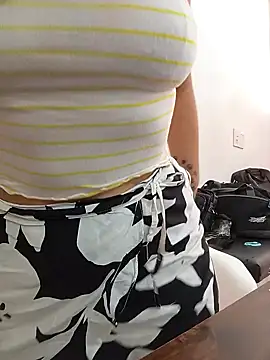 Snapshot of XGabrielaXX chatting on 12/17/25, 08:26 XGabrielaXX online show from 12/17/25, 08:26