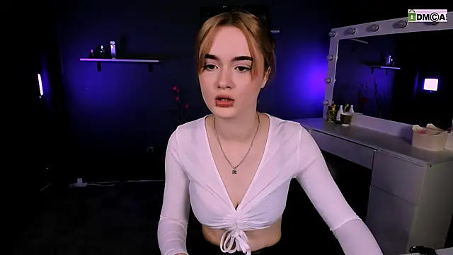 Snapshot of liana_kisses chatting on 03/07/25, 08:22 liana kisses online show from 03/07/25, 08:22