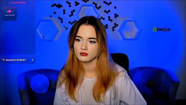 Snapshot of liana_kisses chatting on 11/19/25, 08:42 liana kisses online show from 11/19/25, 08:42