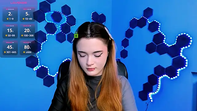 Snapshot of liana_kisses chatting on 12/04/25, 08:06 liana kisses online show from 12/04/25, 08:06