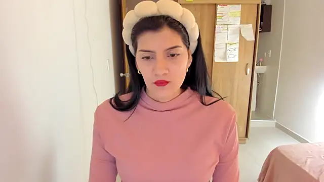 misstoya online show from 02/05/25, 01:15