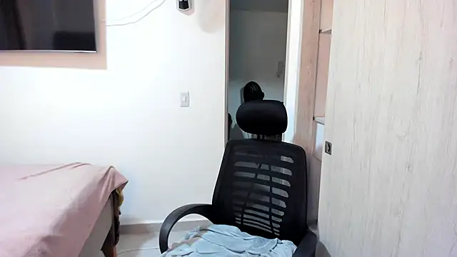 misstoya online show from 12/23/25, 01:47