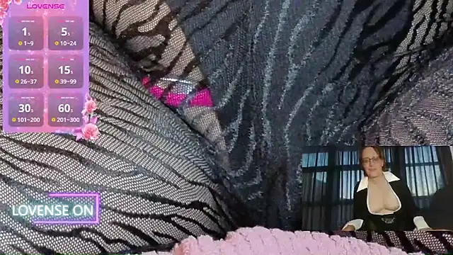 Snapshot of PernillaGirl chatting on 09/28/25, 04:45 PernillaGirl online show from 09/28/25, 04:45