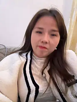 Efangfang online show from 01/18/25, 12:15