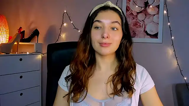 Snapshot of Meagn_Extasy chatting on 12/19/24, 05:18 Meagn Extasy online show from 12/19/24, 05:18