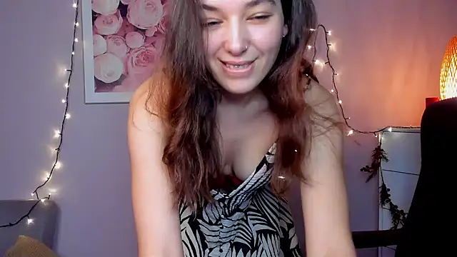 Snapshot of Meagn_Extasy chatting on 12/22/24, 02:27 Meagn Extasy online show from 12/22/24, 02:27