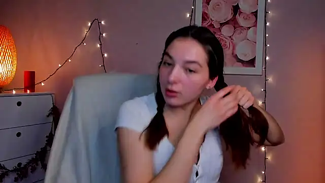 Snapshot of Meagn_Extasy chatting on 12/27/24, 01:50 Meagn Extasy online show from 12/27/24, 01:50