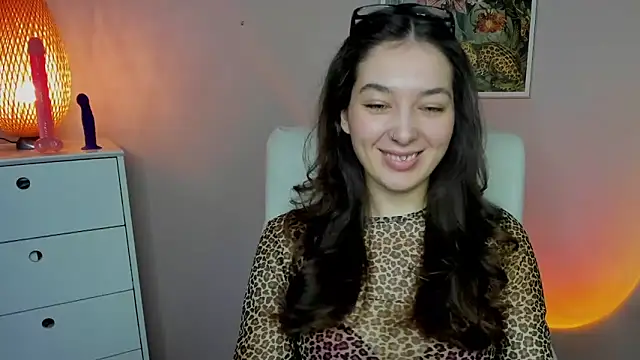 Snapshot of Meagn_Extasy chatting on 12/17/25, 07:47 Meagn Extasy online show from 12/17/25, 07:47