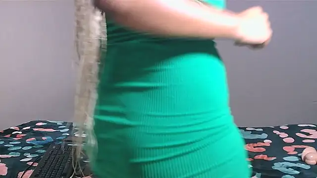 MissHornyChristian25 online show from 11/17/25, 09:31