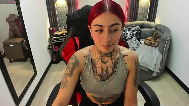 selene red  online show from 02/25/25, 03:49