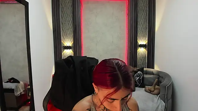 selene red  online show from 03/06/25, 04:07