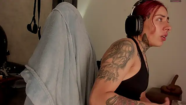 selene red  online show from 10/31/25, 01:56