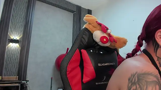 selene red  online show from 04/06/26, 04:46