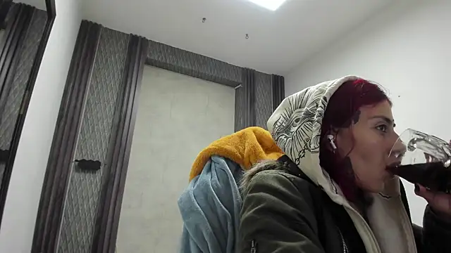 selene red  online show from 04/10/26, 12:49