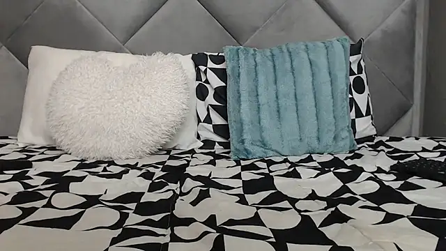 Snapshot of LOYAL_SASHA chatting on 03/13/25, 04:34 LOYAL SASHA online show from 03/13/25, 04:34