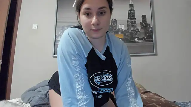 Snapshot of LunaWines chatting on 09/14/25, 07:02 LunaWines online show from 09/14/25, 07:02