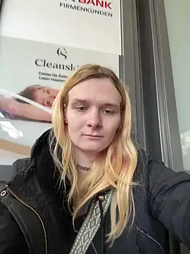 Snapshot of emma_neko chatting on 03/17/25, 11:00 emma neko online show from 03/17/25, 11:00