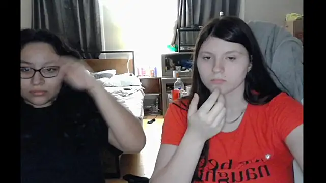 Snapshot of Elliewgfs chatting on 03/17/25, 02:08 Elliewgfs online show from 03/17/25, 02:08