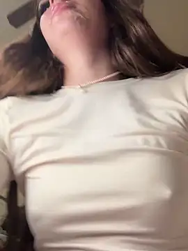 Snapshot of 18petitewhitegirl chatting on 12/20/24, 09:28 18petitewhitegirl online show from 12/20/24, 09:28